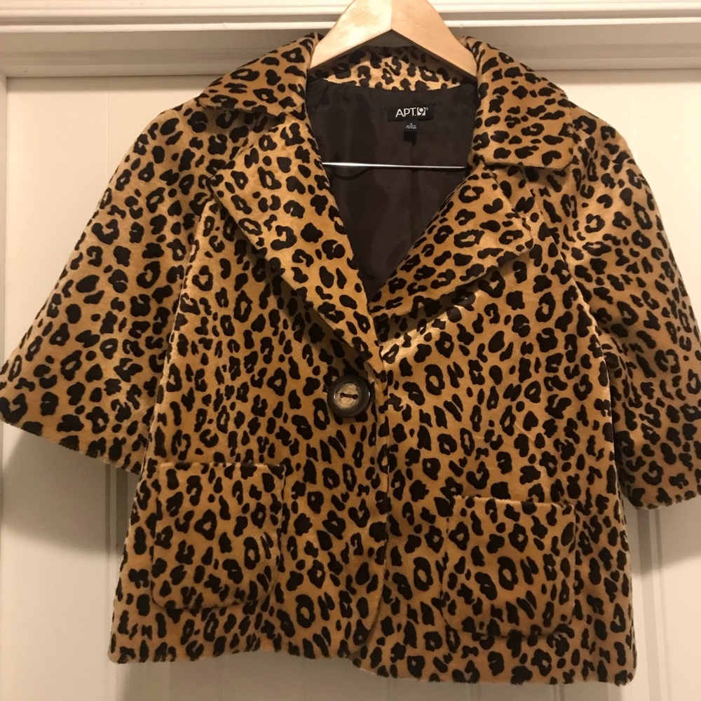 Faux fur leopard print short jacket